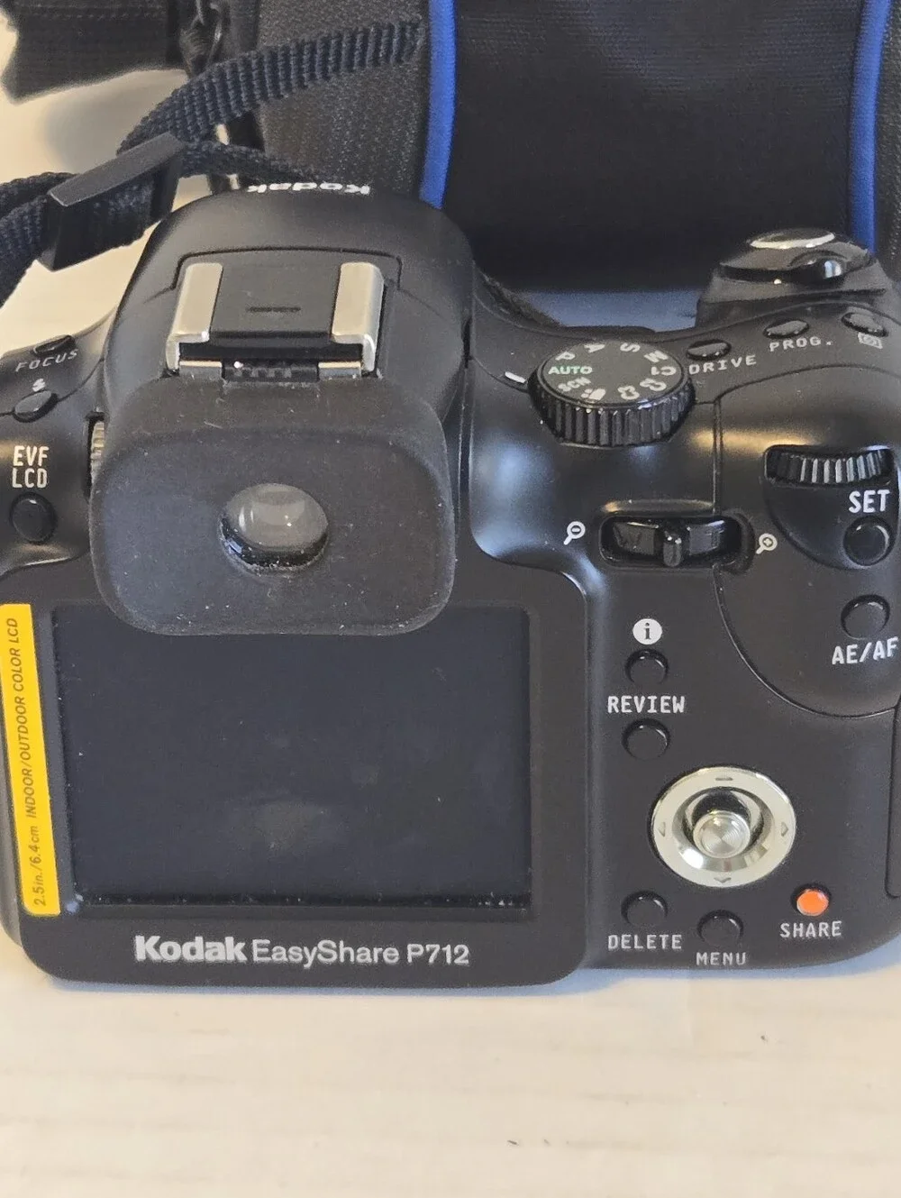 Kodak EasyShare P712 Black 7.1MP Digital Camera w/2 Batteries & Charger *TESTED*